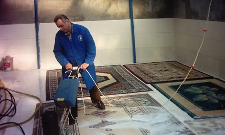 شستشو فرش در قالیشویی بومهن